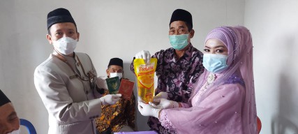 Pasangan Ini Nikah di Tanggal Cantik, Minyak Goreng Jadi Mas Kawin