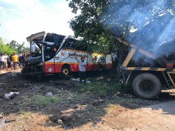 Korban Meninggal Kecelakaan Bus Vs Kereta Api di Tulungagung Bertambah Jadi 5 Orang