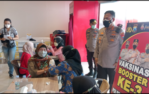 Libur Imlek, Polisi Sidoarjo Gelar Vaksinasi di Mal