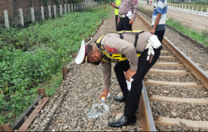 Terobos Palang Pintu KA di Krian Sidoarjo, Pemotor Ini Tiba di Akherat