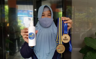 Hand Sanitizer Ampas Tebu Temuan Tim  KIR SMA Muhammadiyah 2 Sidoarjo Sabet Juara Internasional