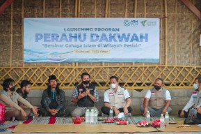 YBM PLN Bersama Dompet Dhuafa Jawa Timur Resmikan Perahu Dakwah Bagi Masyarakat Pedalaman di Situbondo   