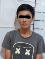 Santai di Depan Rumah, Pria di Surabaya Ini Disergap Polisi