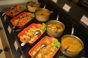 Sensasi Makan Malam Sepuasnya di Luminor Hotel Jemursari Surabaya