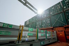 Arus Kunjungan Kapal ke Terminal Peti Kemas Surabaya Naik 5 Persen
