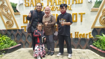 Didik Kempot KW Ziarah di Makam Almarhum Didi Kempot Original