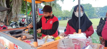 Jualan Omelet Pakai Gerobak, Omzet Mantan Koki Bintang Lima di Madiun Tembus Rp 90 Juta/Bulan