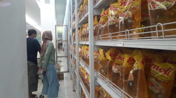 Ibu Rumah Tangga di Tulungagung Keluhkan Perubahan Harga Minyak Goreng