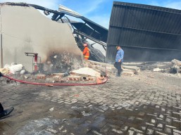 Pabrik Sound System di Gresik Terbakar