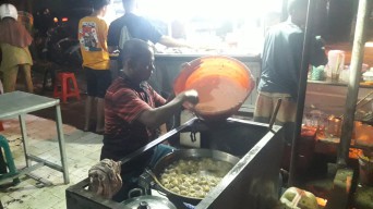 Diberi Pilihan Minyak Goreng Murah, Pedagang Batagor Tulungagung Ogah Pindah Karena Ini