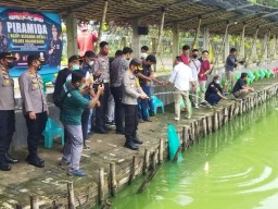 Mancing Bareng Wartawan, Kapolres Bojonegoro Berharap Informasi Positif Tersampaikan ke Masyarakat