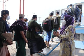 Pemkab Gresik Fasilitasi Penjemputan Santri Gresik, Serta Berikan Subsidi Tiket Kapal Untuk Santri Dari Bawean