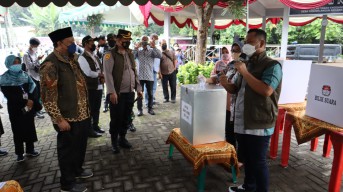 Kapolres Gresik Bersama Forkopimda Tinjau Pelaksanaan Pilkades Serentak 2022