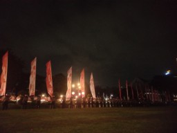 Lampu PJU Padam, Demo Buruh di Grahadi Surabaya Gelap-gelapan