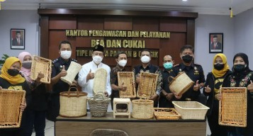 Bea Cukai Pertemukan UMKM Rotan Gresik dengan Pembeli Asal Jepang