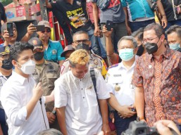 Pemprov Jatim Sampaikan Tuntutan Sopir Truk ke Kementerian Perhubungan