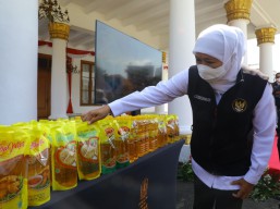 Harga Eceran Minyak Goreng di Jatim Tak Sesuai, Pemprov Dorong Pemerintah Pusat Turun Tangan