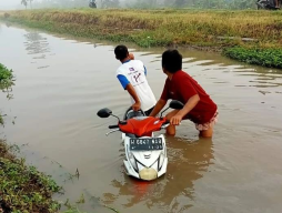 Hilang Semalam, Motor Ditemukan di Sungai Durungbanjar Sidoarjo