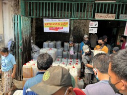 Sinarmas Gelontorkan Minyak Curah di Jatim dan Jabar