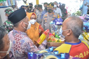 Sidak ke Pasar, Bupati Gresik Segera Datangkan 1 Juta Liter Migor Jelang Ramadan