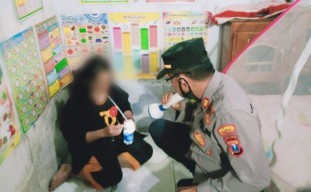 Polsek Glenmore Amankan Perempuan Saat Nyabu di Rumahnya