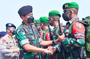 Pangdam V Brawijaya Sambut Kedatangan Satgas Pamrahwan Yonmek 512/QY
