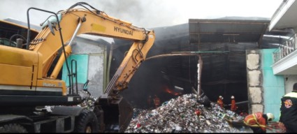 Gudang Elektronik dan Sepatu di Surabaya Ludes Terbakar