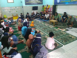 Ramadhan Berkah, Jurnalis Dewan Surabaya Santuni Anak Yatim dan Bagi Takjil