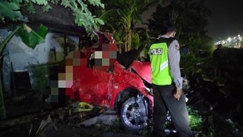 Tabrakan Kereta Vs Mobil di Pagesangan Surabaya, 3 Orang Tewas