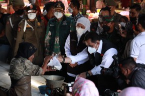 Khodijah, Nenek 100 Tahun Lebih Istiqomah Jualan Ikan Bandeng di Sidoarjo