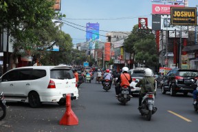 Bangkitkan Ekonomi Kerakyatan, Bupati Gelar Gajah Mada Street Night Sidoarjo Tempo Doeloe