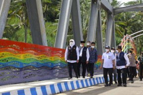 Dulu Angker, Jurang Mayat Desa Srigonco Kini Disulap Jadi Jembatan Pelangi