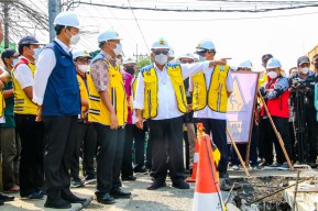 Menteri PUPR Tinjau Perbaikan Jembatan Ngaglik Lamongan, Pastikan Bisa Dilewati Sebelum Lebaran
