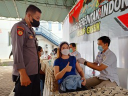 Ratusan Karyawan JIIPE Terima Vaksin Booster