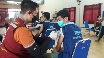 Ratusan Warga Binaan Lapas Kelas IIB Tulungagung Jalani Vaksinas Booster