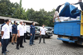 SKK Migas dan Perusahaan KKKS Salurkan Bantuan Paket Sembako ke Dinsos Jatim
