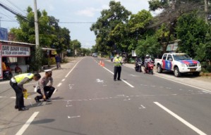 Pemotor Makan Jalur, Dua Orang Tewas Usai Nyeruduk Truk