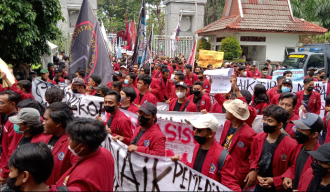 Soroti Pengeboran Gas Penyebab Penurunan Tanah, Mahasiswa di Sidoarjo Demonstrasi ke DPRD