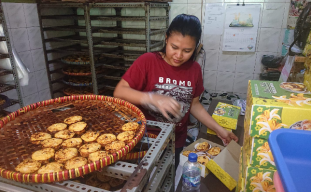 Kue Lumpur Oleh-Oleh Khas Sidoarjo, Jadi Favorit  Artis Ibu Kota
