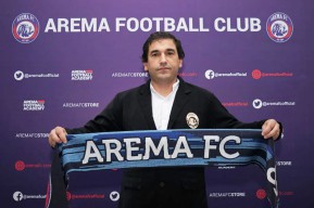 Arema FC Perpanjang Kontrak Pelatih Eduardo Almeida Dua Tahun