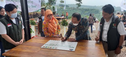 Pusat Kerajinan UMKM Binaan PT Smelting Saung Ka Bumi  Diresmikan Sekda Sukabumi