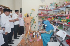 Bangga Lihat Keterampilan Pelajar SLB, Wabup Subandi Teteskan Air Mata