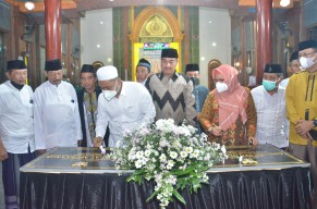 Bupati dan Wabup Gresik Ajak Warganya Makmurkan Masjid