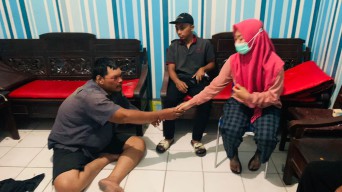 Maling Hp di Cerme Gresik Babak Belur Dihajar Warga, Korban dan Pelaku Sepakat Damai 