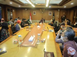 Bertemu Menparekraf, Wabup Ponorogo Ceritakan Seni Pertunjukan Reog
