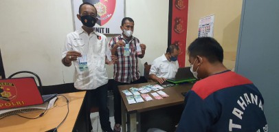 Pengedar Uang Palsu Dicokok Polisi di Depan KBS