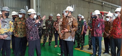 Ketua MPR RI Coba Kecanggihan Tram Baterai Buatan PT INKA