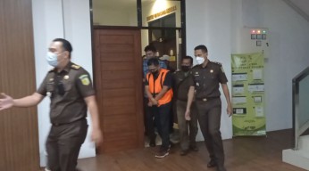 Rugikan Negara Rp 3,5 Miliar, Kepala Pegadaian Bawean dan Dokter Ditahan Kejaksaan Gresik