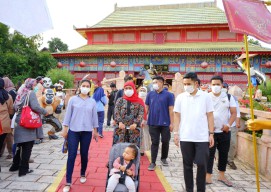 Wisata Milenial Glow Garden Bikin Gubernur Khofifah Terkesima