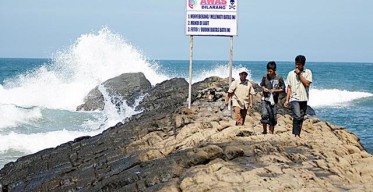 BMKG Peringatkan Gelombang Tinggi Pantai Selatan, BPBD Jember Perketat Awasi Pantai Wisata